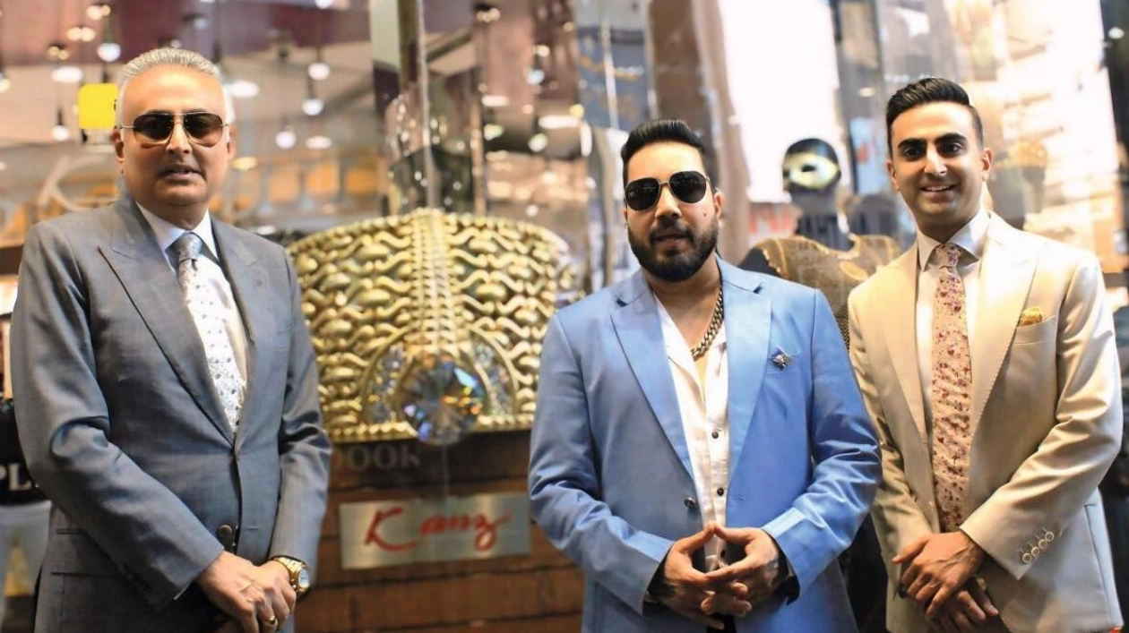 Mika Singh Shines at Kanz Jewels in Dubai’s Gold Souq