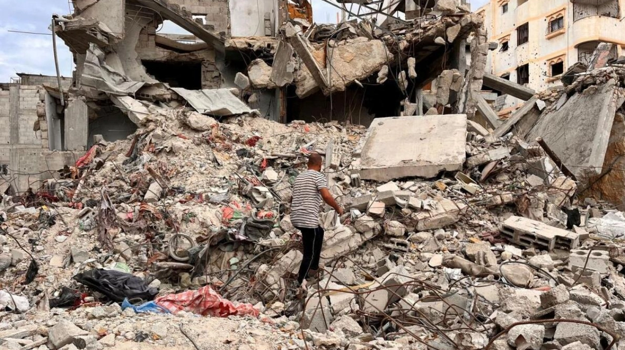 Gazans Rebuild from Rubble Amid Winter's Chill