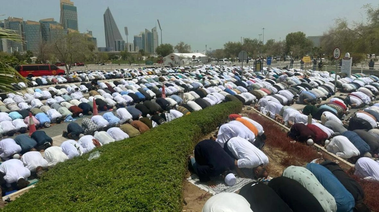 Hundreds Mourn Hamas Leader Haniyeh in Qatar After Tehran Killing