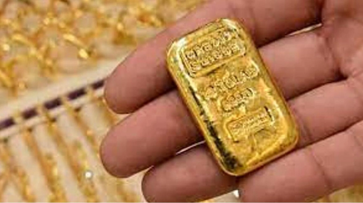 Gold Prices Surge on Weaker Dollar and Labor Market Concerns