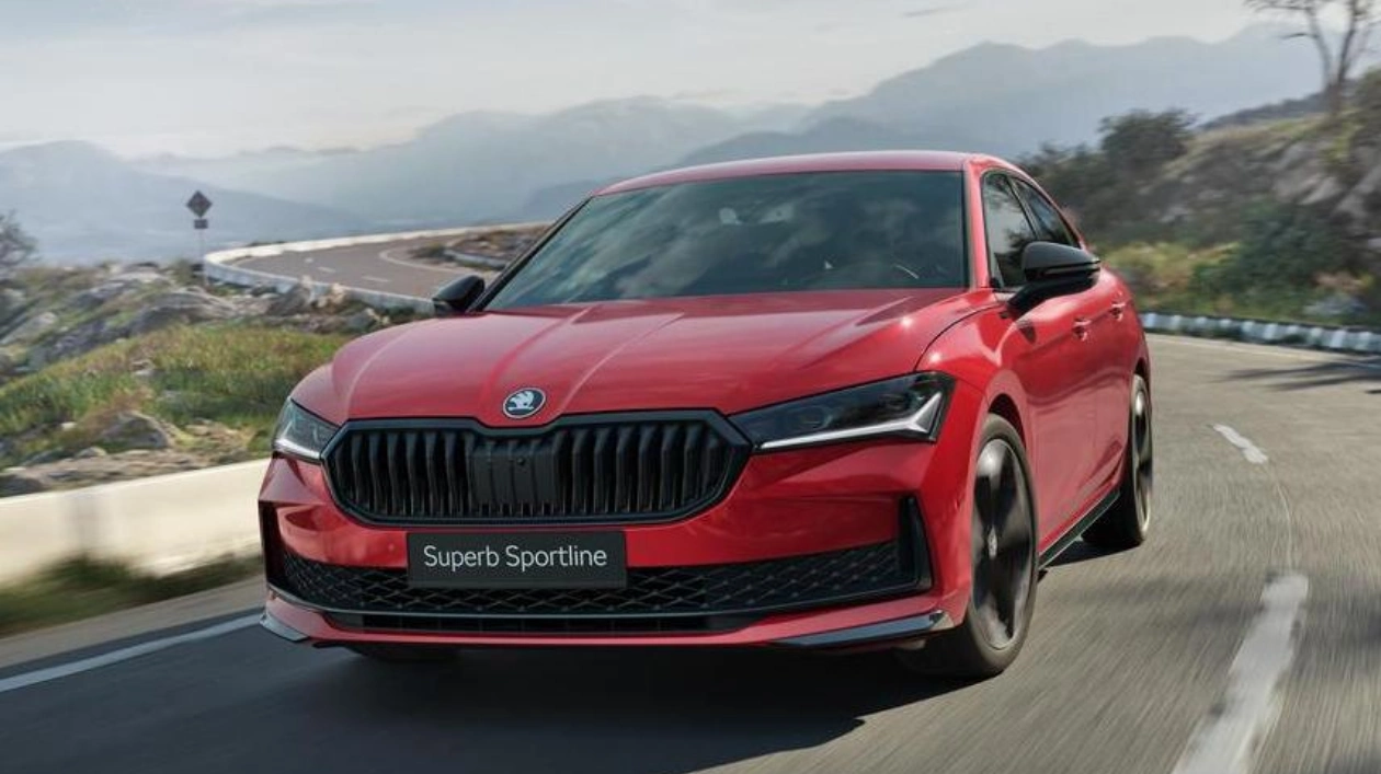 Новая спортивная версия Skoda Superb Sportline: Детали и особенности