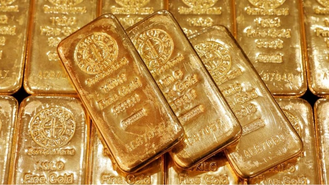 Gold Prices Near Record Highs Amid Fed Rate Cuts