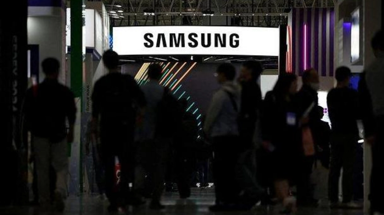 Samsung стала лидером продаж ИИ-смартфонов в 2024 году