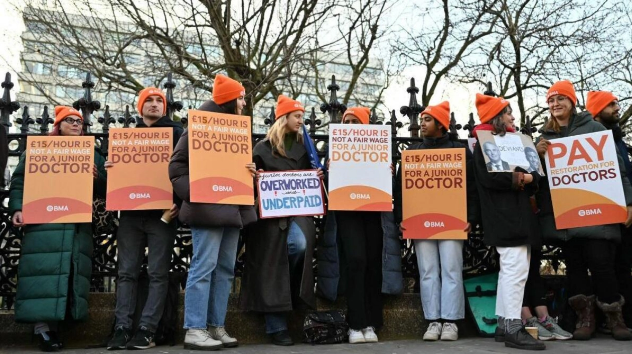 English Family Doctors to Begin 60-Year First Industrial Action