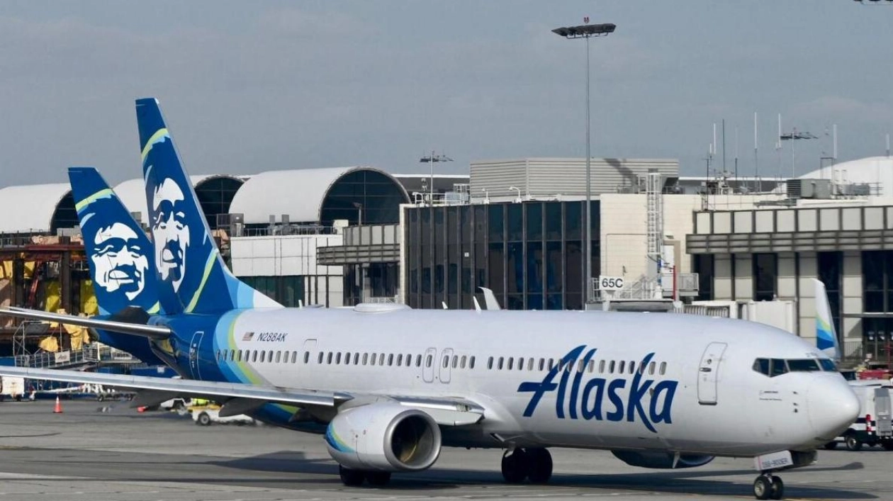 Alaska Airlines Faces IT Outage, Operations Disrupted