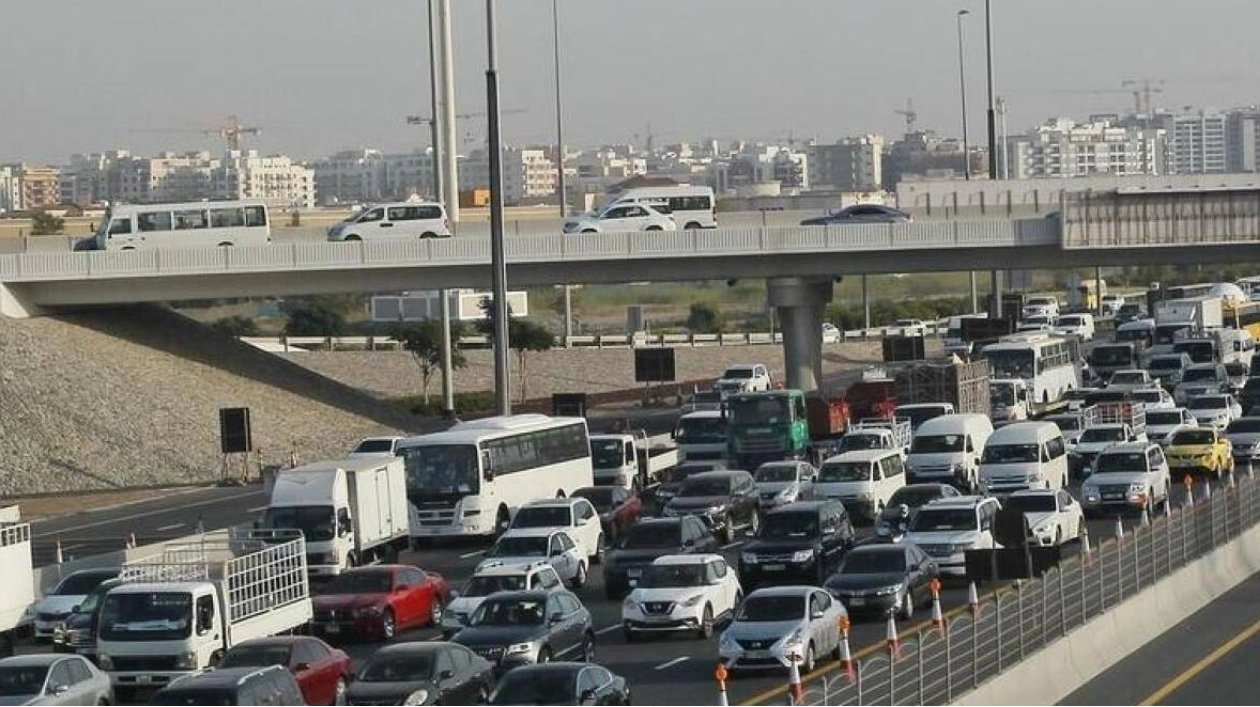 Dubai Police Warn of Traffic Jam on Algeria Street