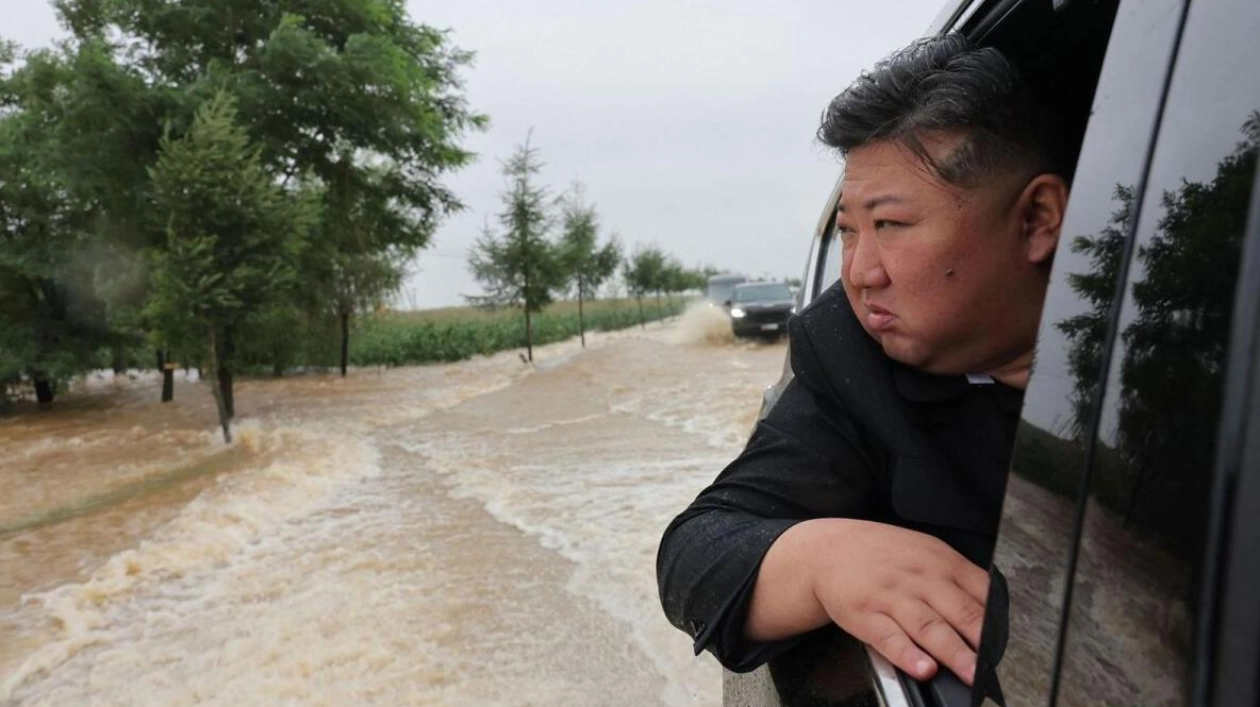 North Korea Uses Military Helicopters for Flood Rescue Operations