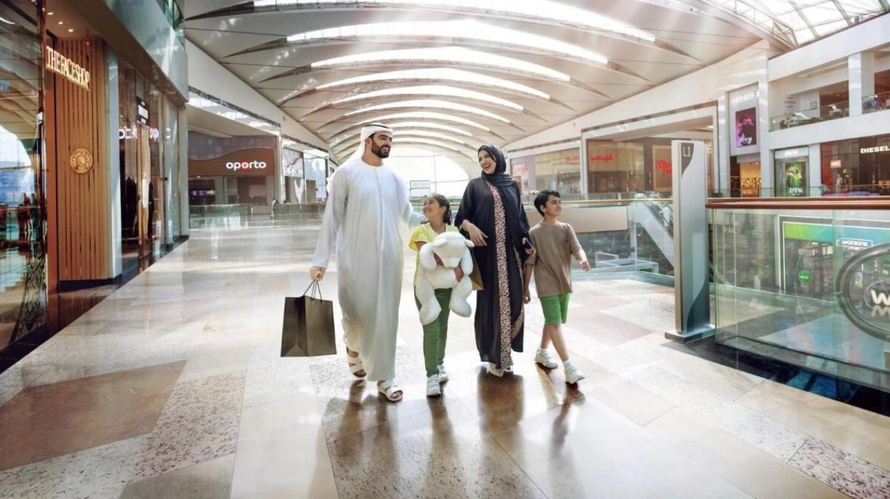 Dubai's Families Prepare for Eid Al Adha Amidst 3-Day Super Sale