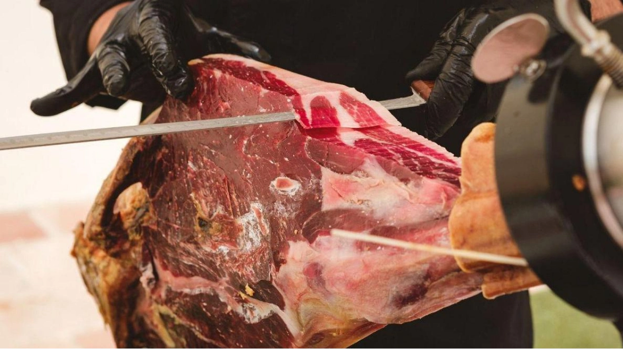 400 Festive Hams Stolen in Gourmet Heist