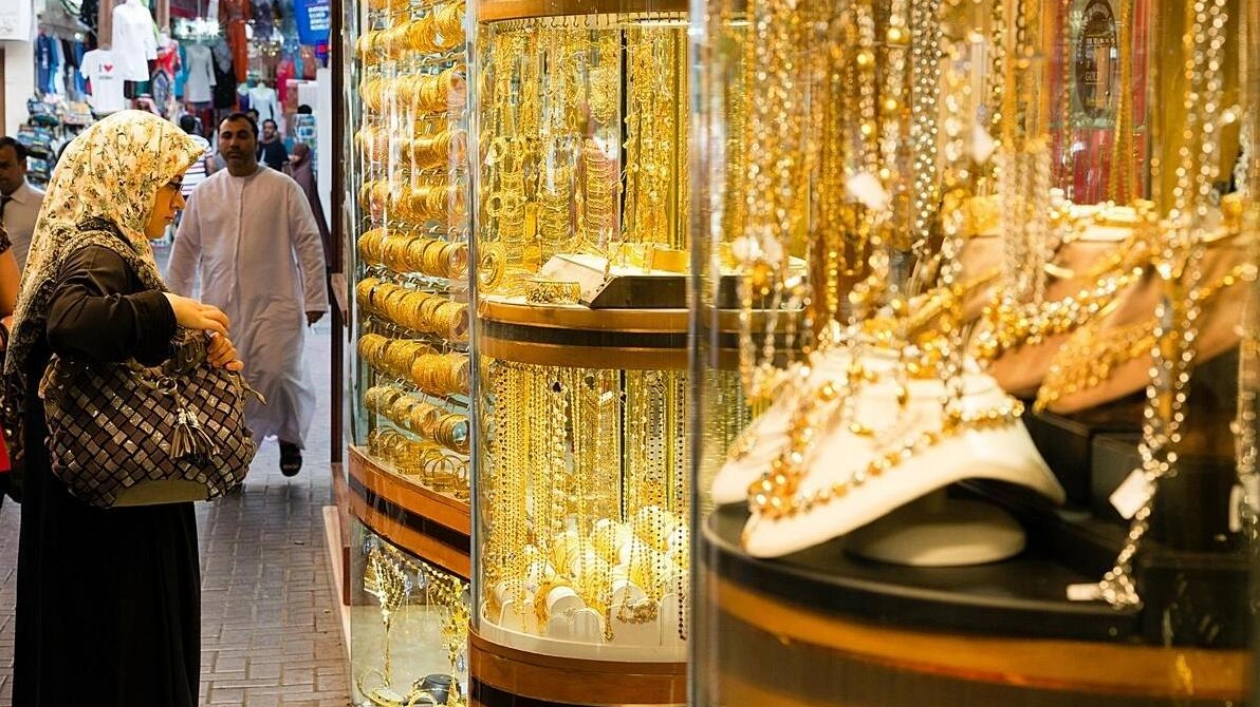 Gold Prices Dip in Dubai as Markets Open on Monday