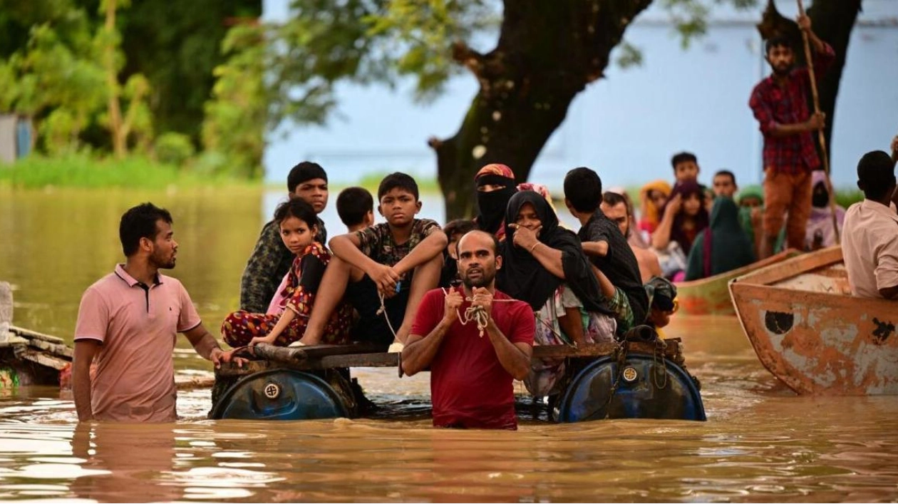 Bangladeshi Expats in UAE Struggle with Family Disconnection Amid Floods