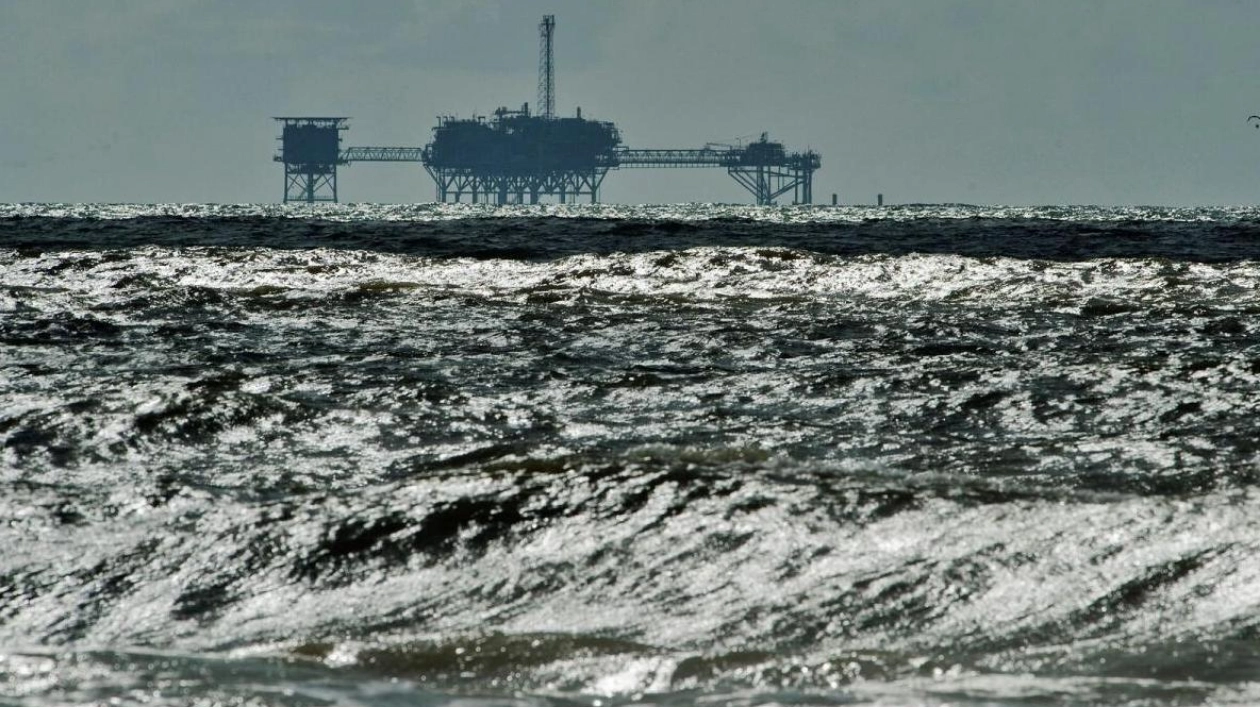 Oil Prices Rise Amid Hurricane Impact and Chinese Demand Concerns