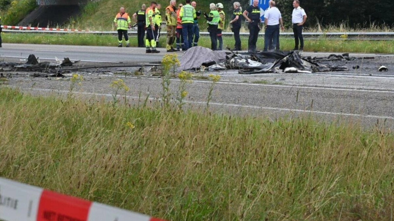 Small Plane Crashes on Dutch Highway, Pilot Killed