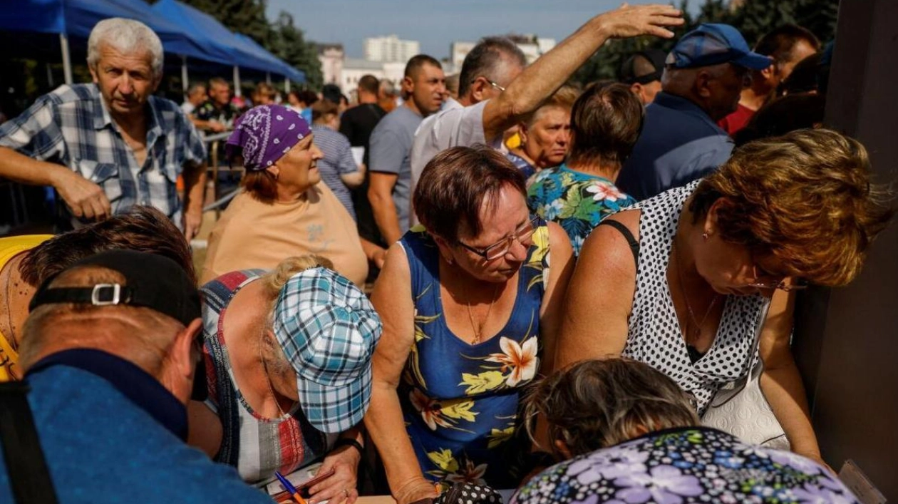 Ukrainian Forces Report 'Coexistence' with Elderly Russian Civilians