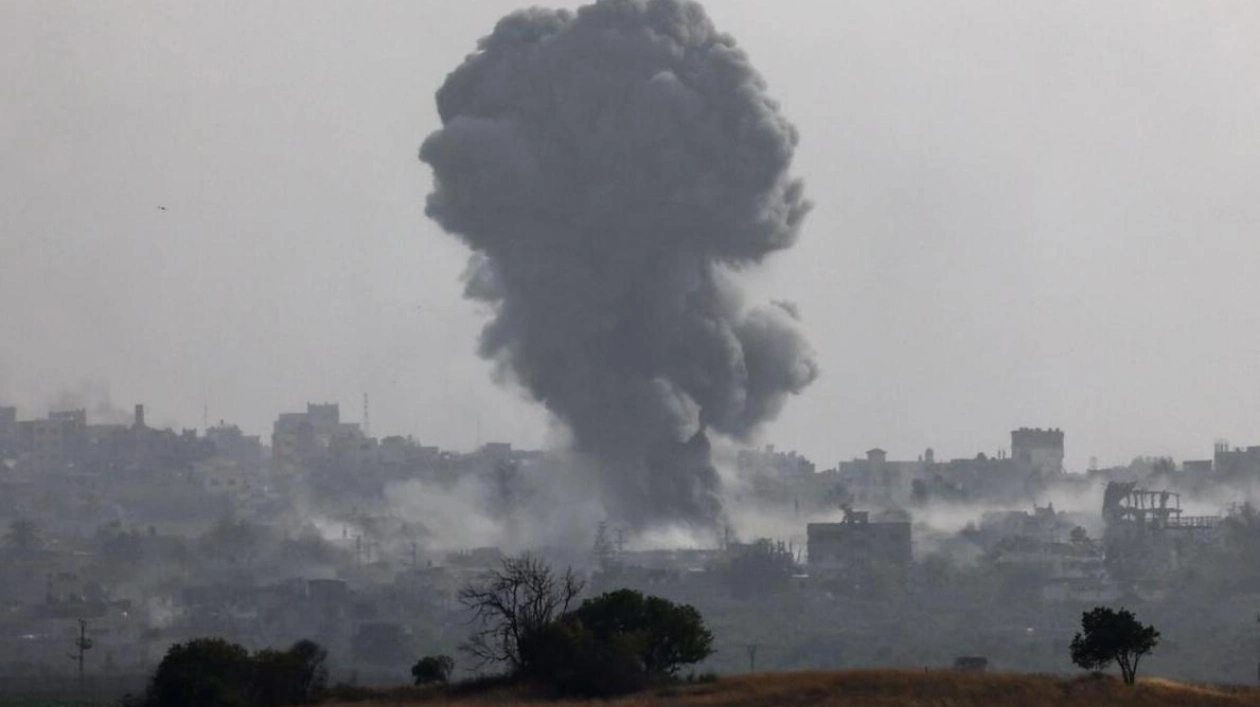 Israeli Forces Intensify Offensive in Gaza Amid Ceasefire Talks