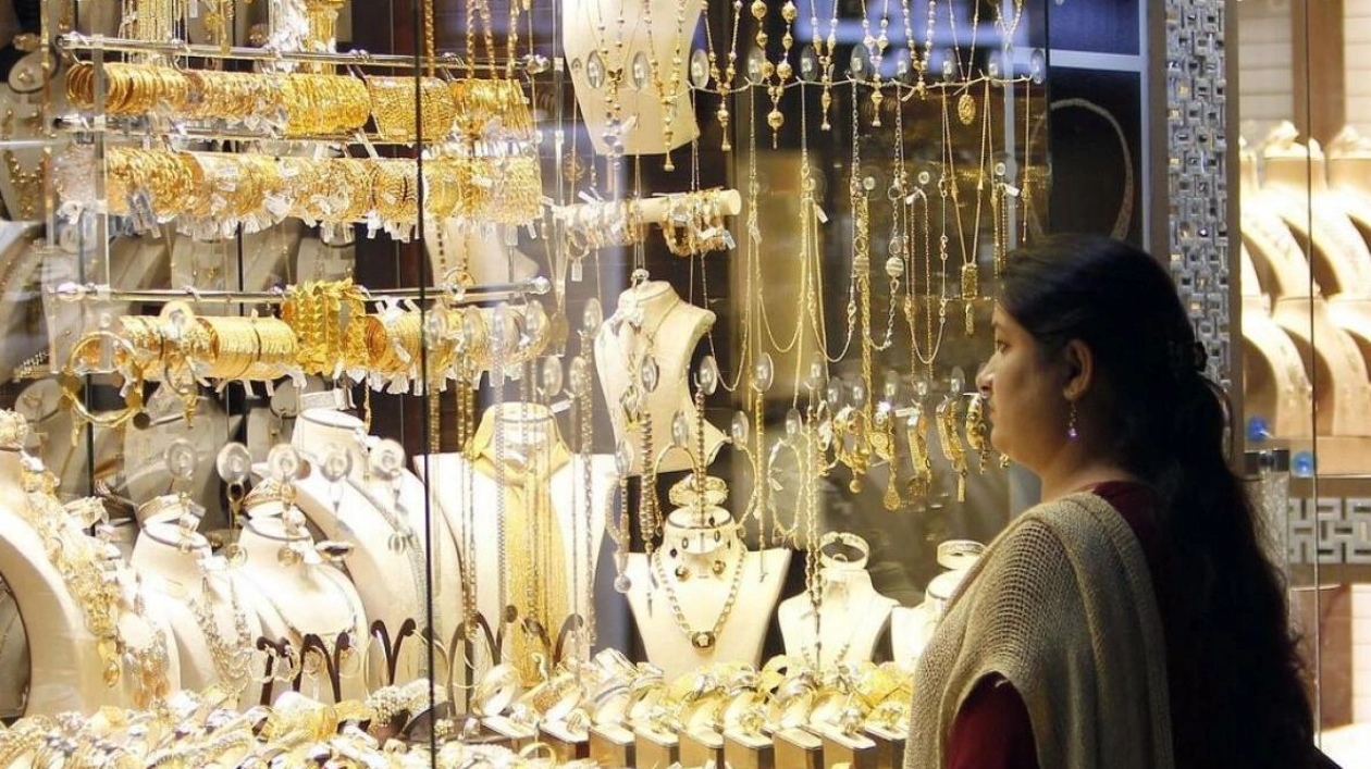 Gold Prices Rise as Middle East Tensions Escalate