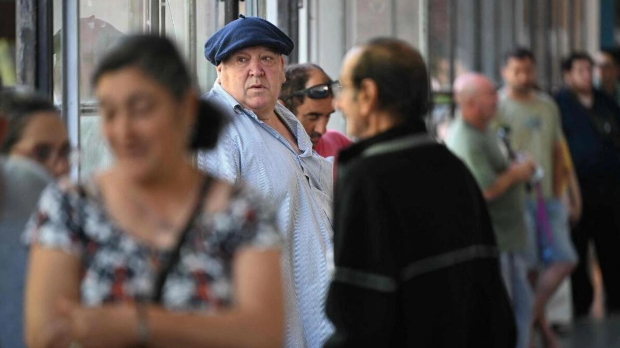 Uruguayans Vote in Presidential Runoff Election