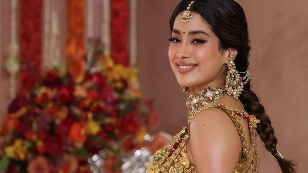 Janhvi Kapoor Hospitalized Due to Severe Food Poisoning