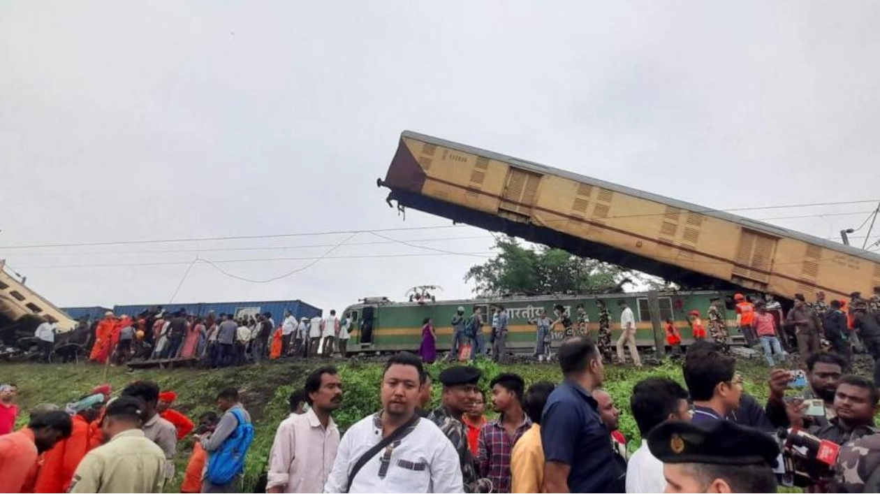 India Investigates Fatal Train Collision in West Bengal