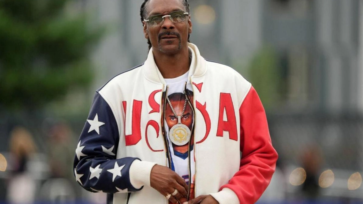 Snoop Dogg to Carry Olympic Flame in Paris Pre-Opening Ceremony