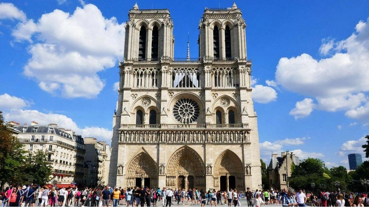 French Minister Proposes Entrance Fee for Notre Dame