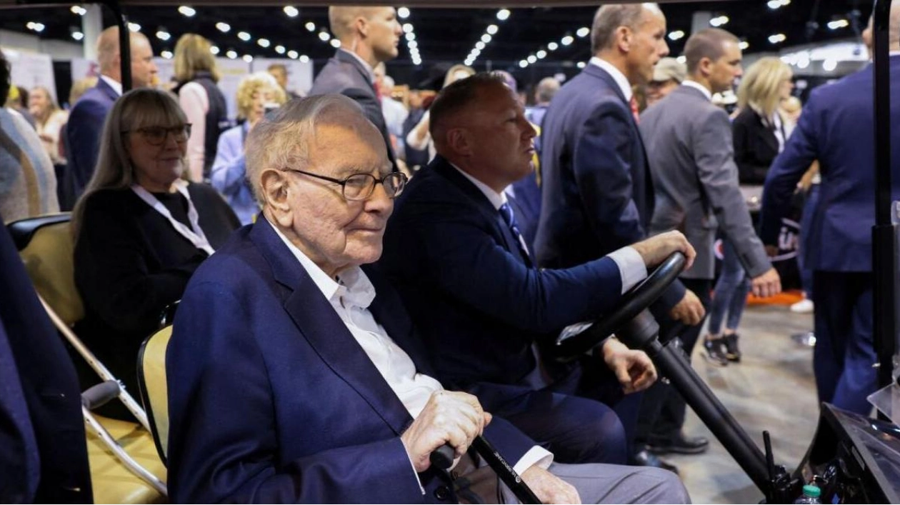 Berkshire Hathaway Temporarily Reaches $1 Trillion Market Value