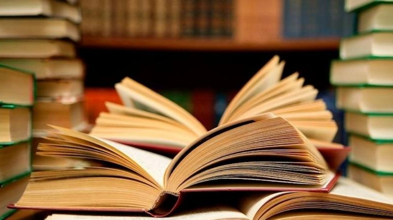 Дарение книг школам ОАЭ
