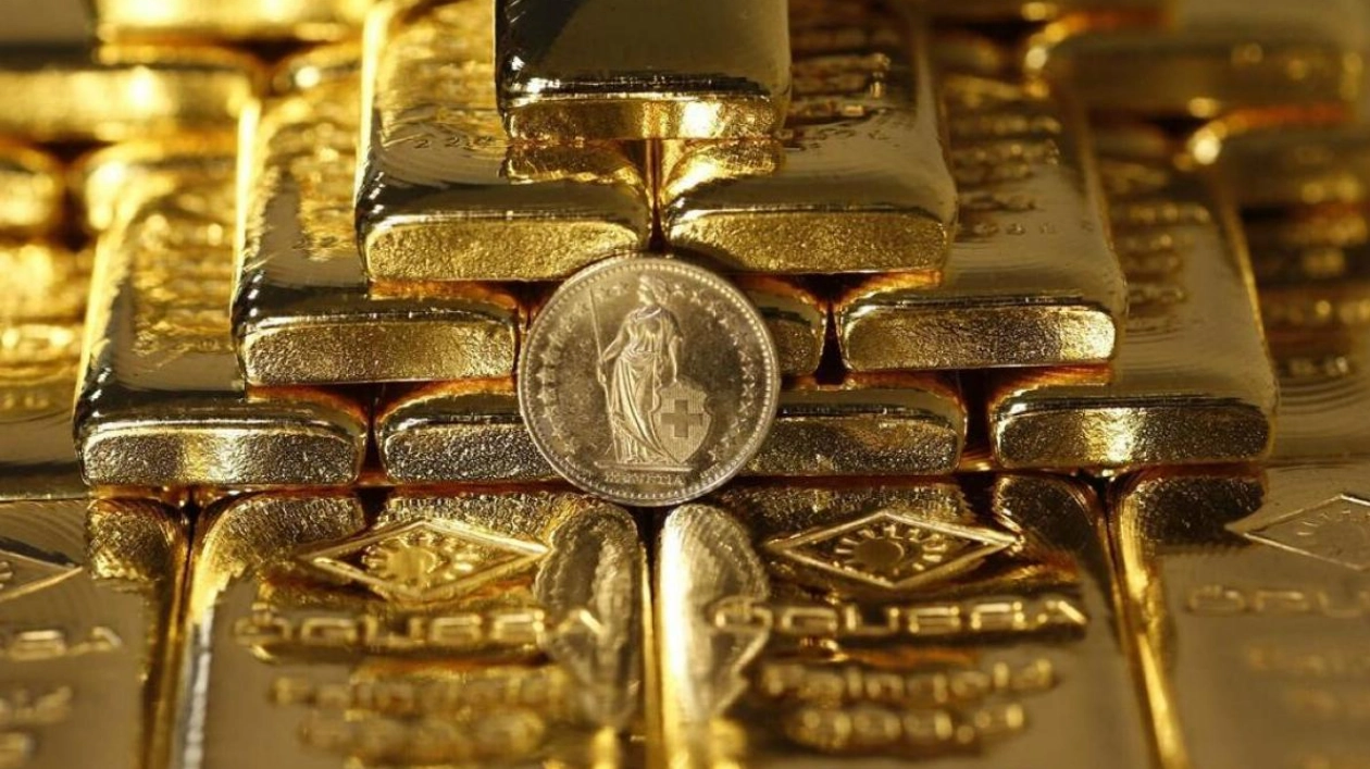 Gold Prices Soar to Record High Amid Rate Cut Expectations