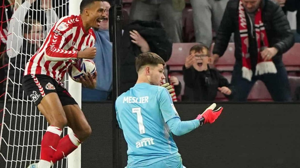 Meslier's Error Hands Sunderland a Draw