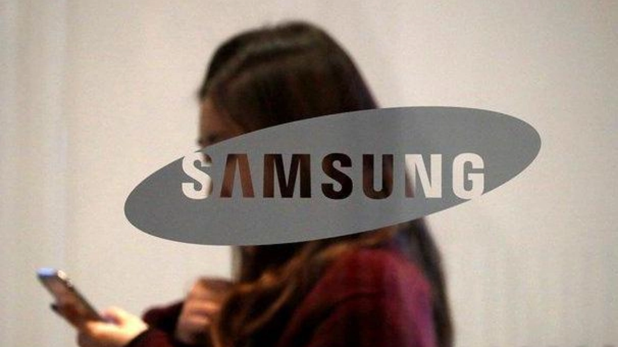 Samsung готовит рекордно тонкий флагманский смартфон