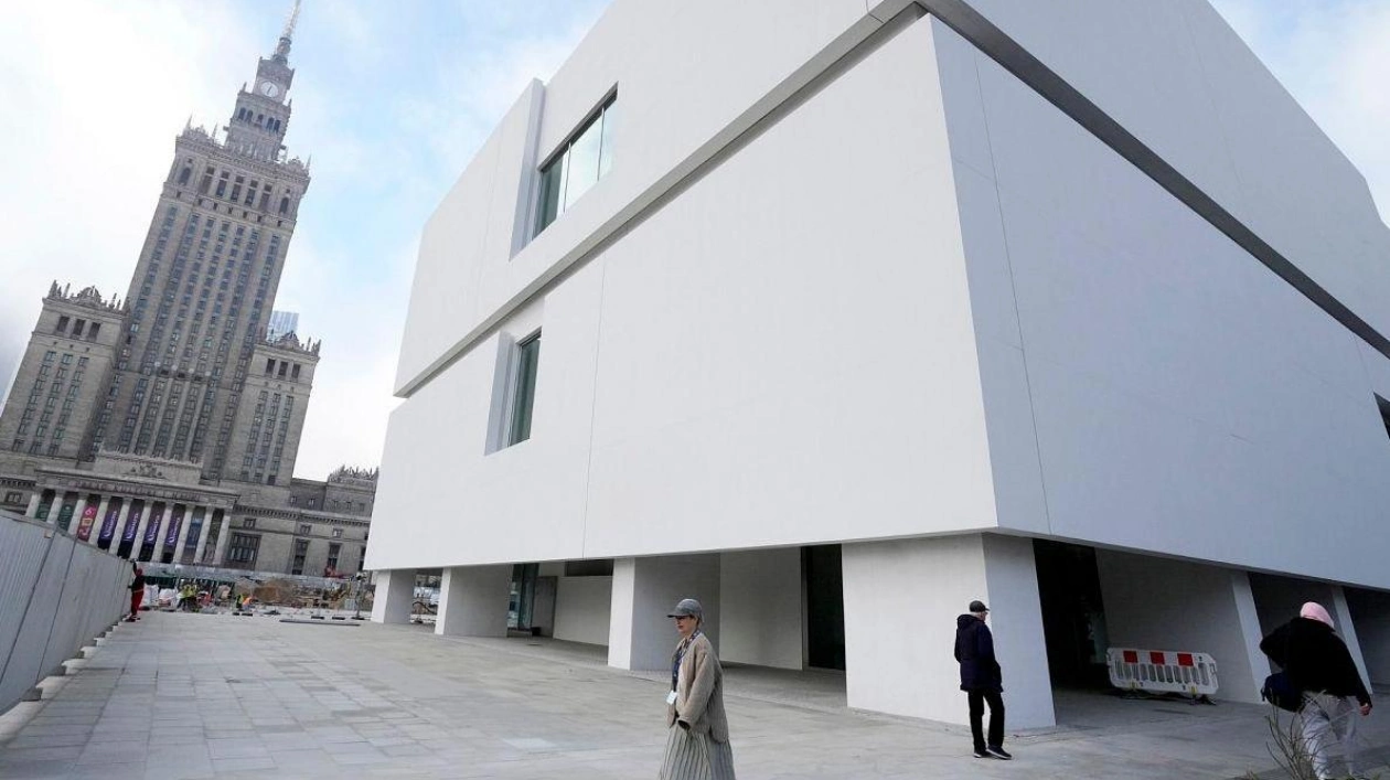 New Modern Art Museum Opens in Warsaw