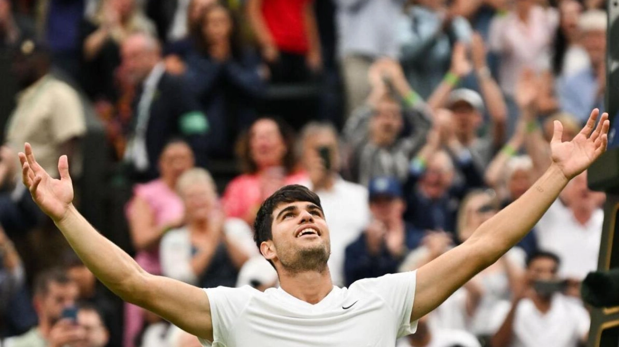 Alcaraz and Gauff Advance to Wimbledon Fourth Round