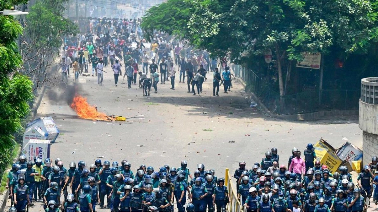 Violent Clashes in Dhaka Amid Anti-Quota Protests