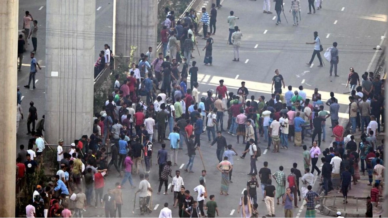 Bangladesh Clashes Claim 300 Lives; Government Imposes Curfew