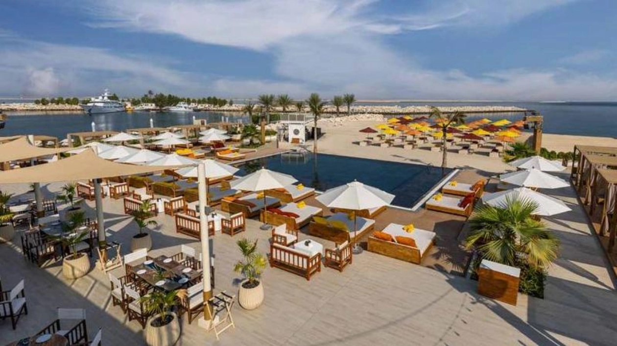 Летние закрытия пляжных клубов в Дубае