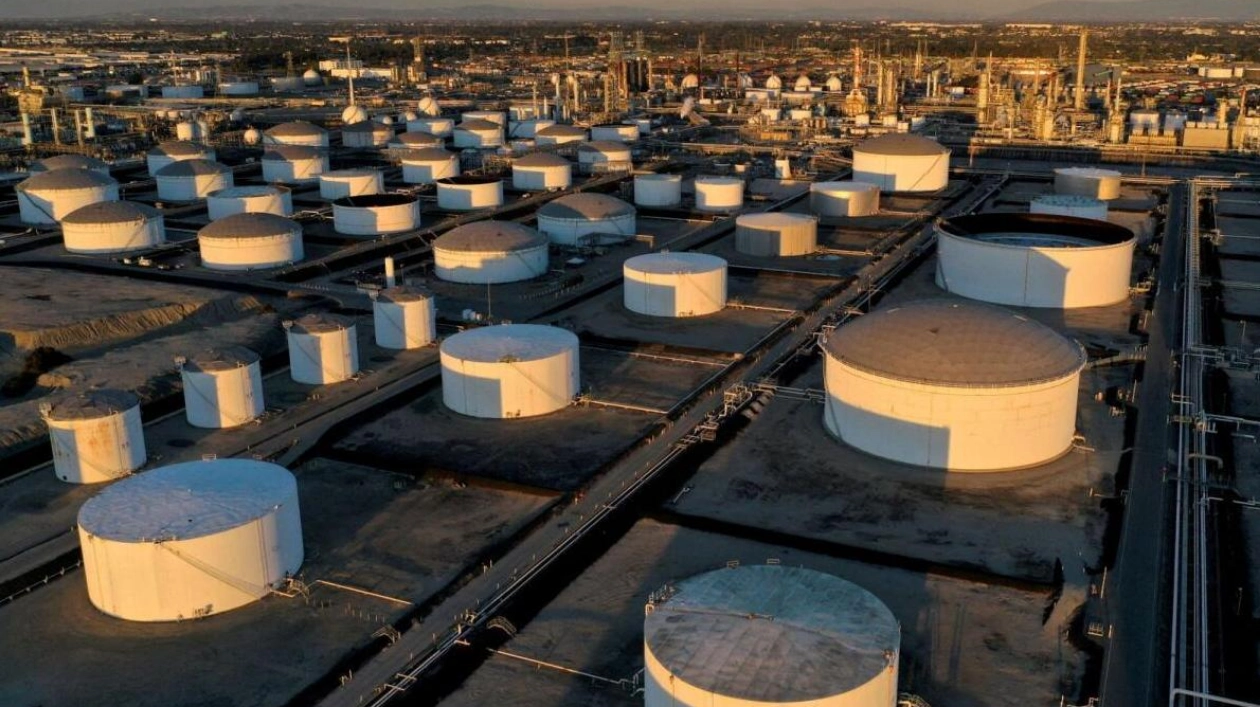 Global Oil Refiners Face Profitability Slump