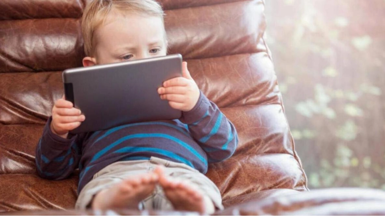 Reducing Screen Time Boosts Children's Mental Health in Just 14 Days