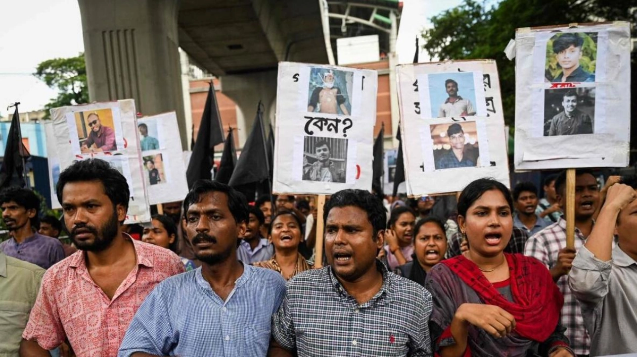 Bangladeshi Students Protest as Government Ignores Demands