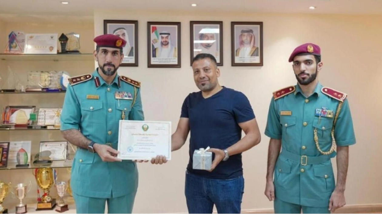 Man in Ajman Honored for Returning Dh149,000 to Police
