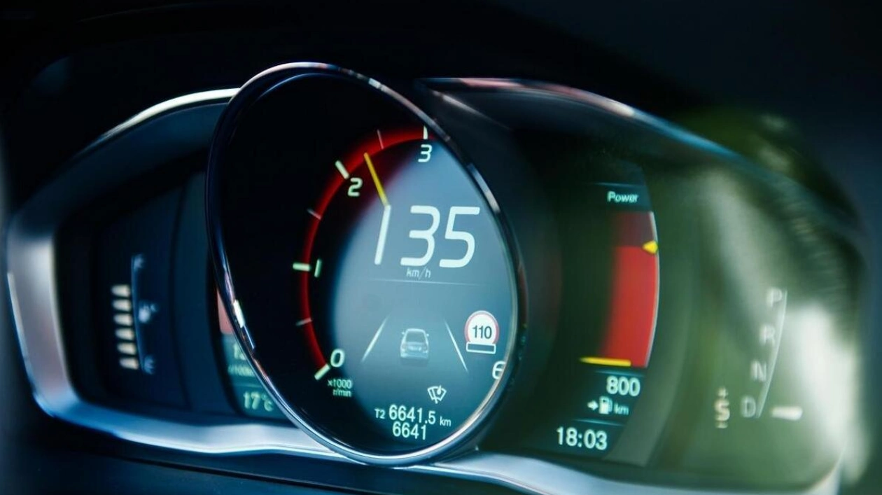 Dubai Police Offer Guidance on Handling Cruise Control Malfunctions