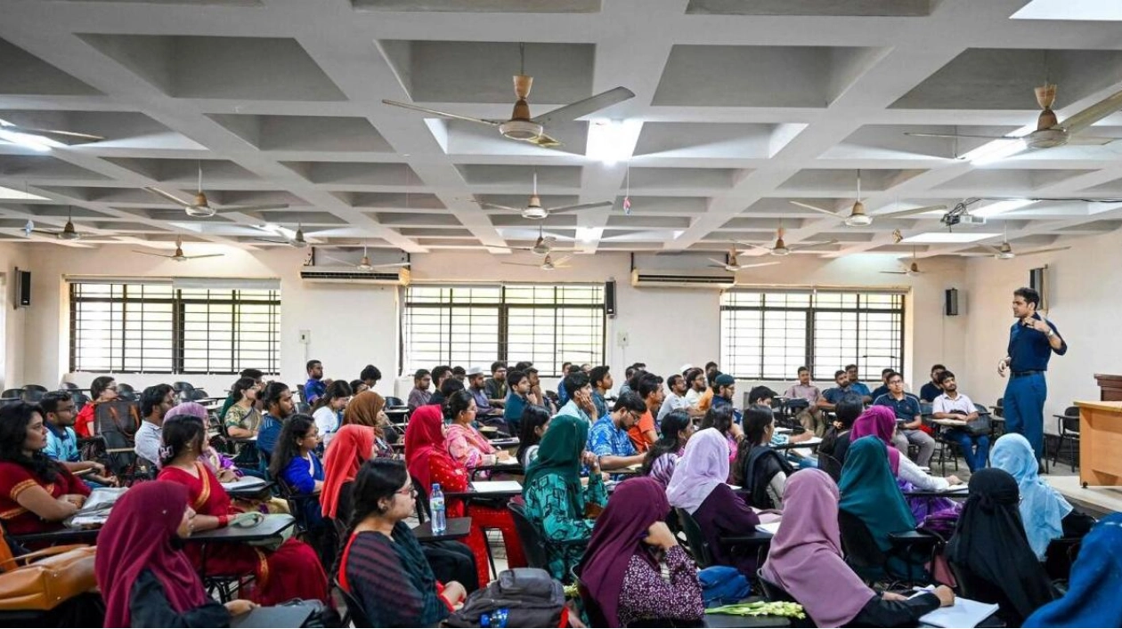 Students Return to Dhaka University After Protests