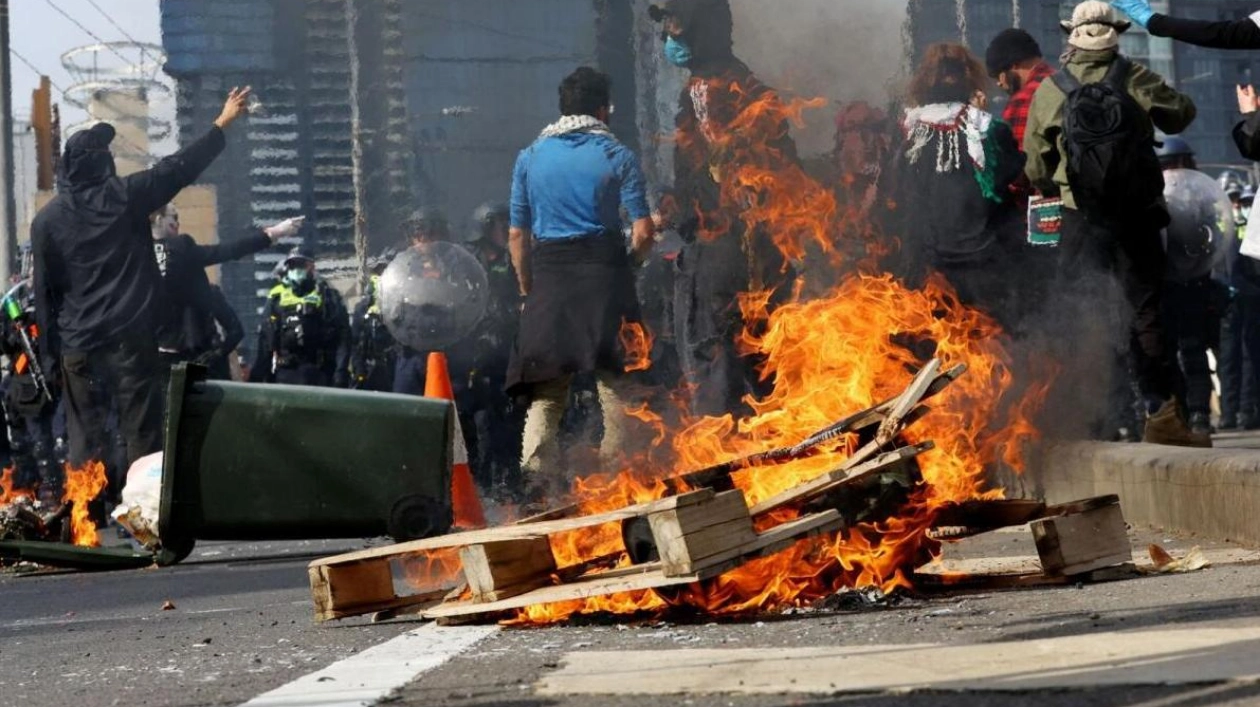 Clashes Erupt Between Anti-War Protesters and Police at Melbourne Defence Expo