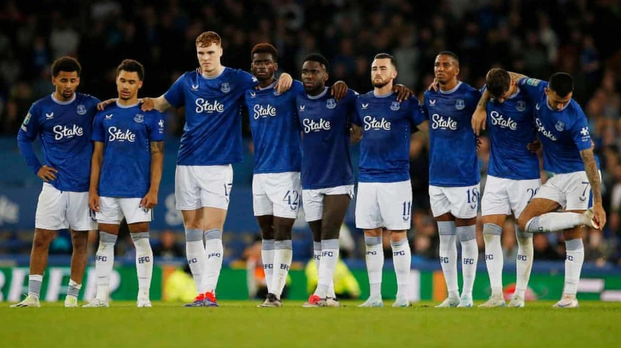 Everton's Volatile Season: Fans' Booing and Dyche's Struggles