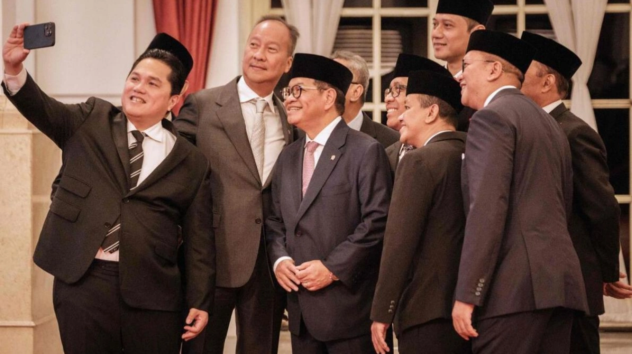 Joko Widodo Appoints New Cabinet Ministers Tied to Prabowo Subianto