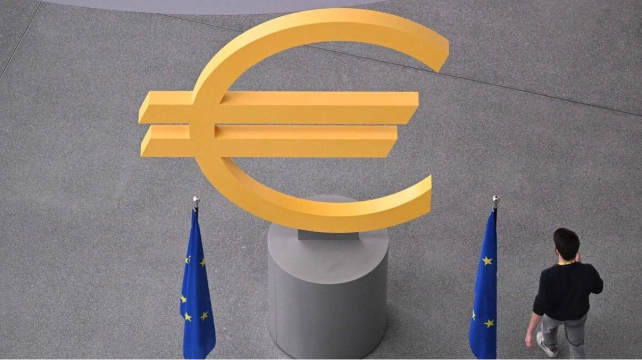 Euro Hits Yearly High Against Dollar Amid Global Market Volatility