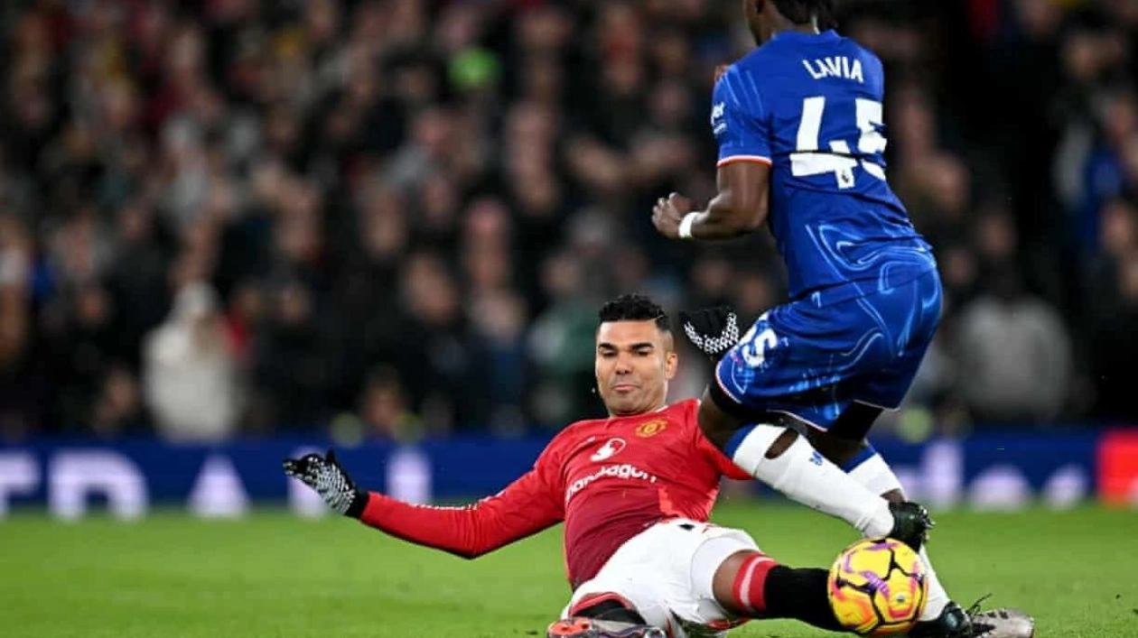 Manchester United vs. Chelsea: A Tale of Two Halves