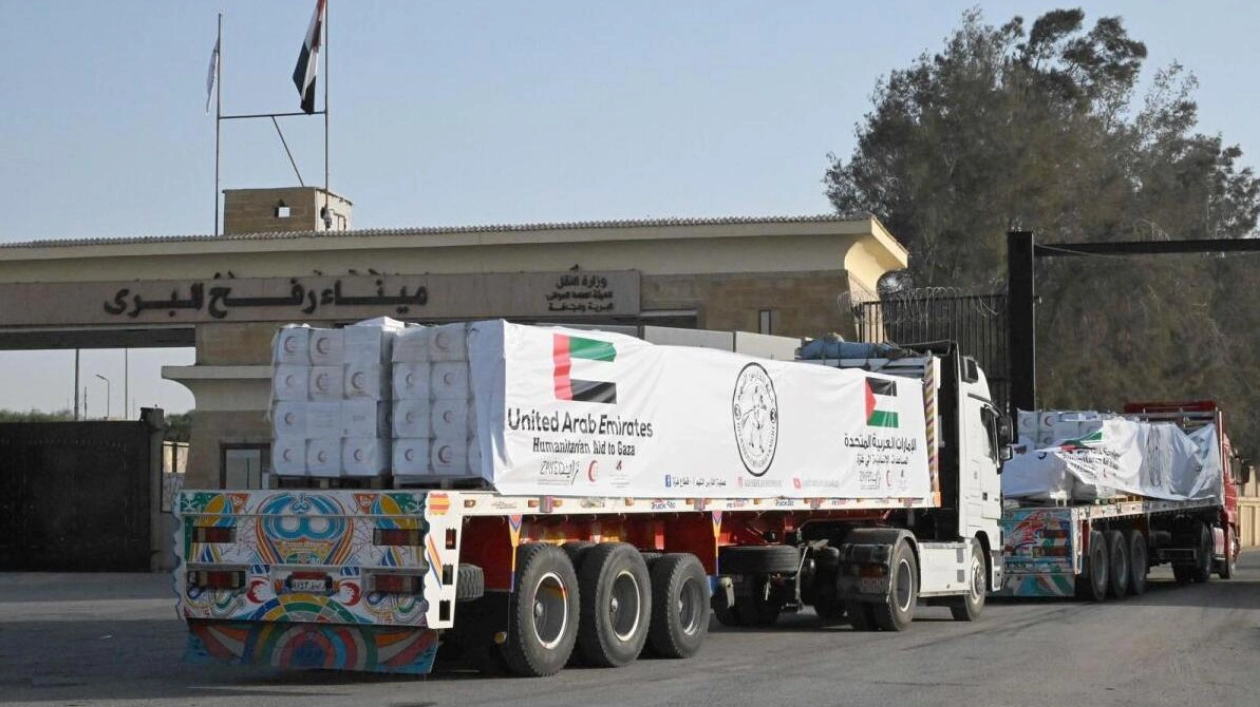 UAE Humanitarian Aid Convoys Enter Gaza Strip