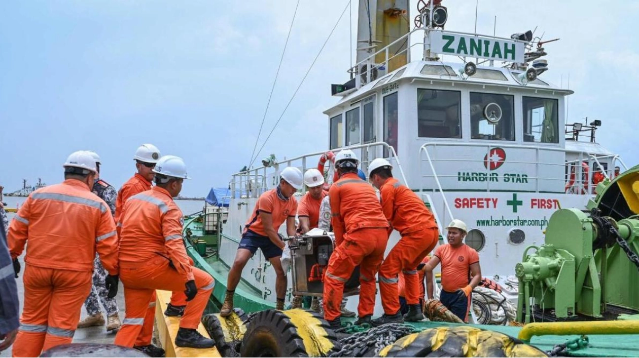 Philippines Delays Fuel Removal from Sunken Tanker Amid Environmental Concerns