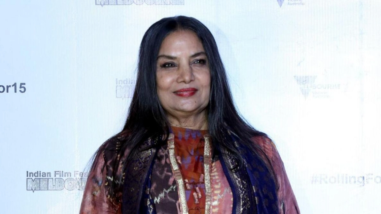 Shabana Azmi Celebrates Honey Irani's Birthday with Family