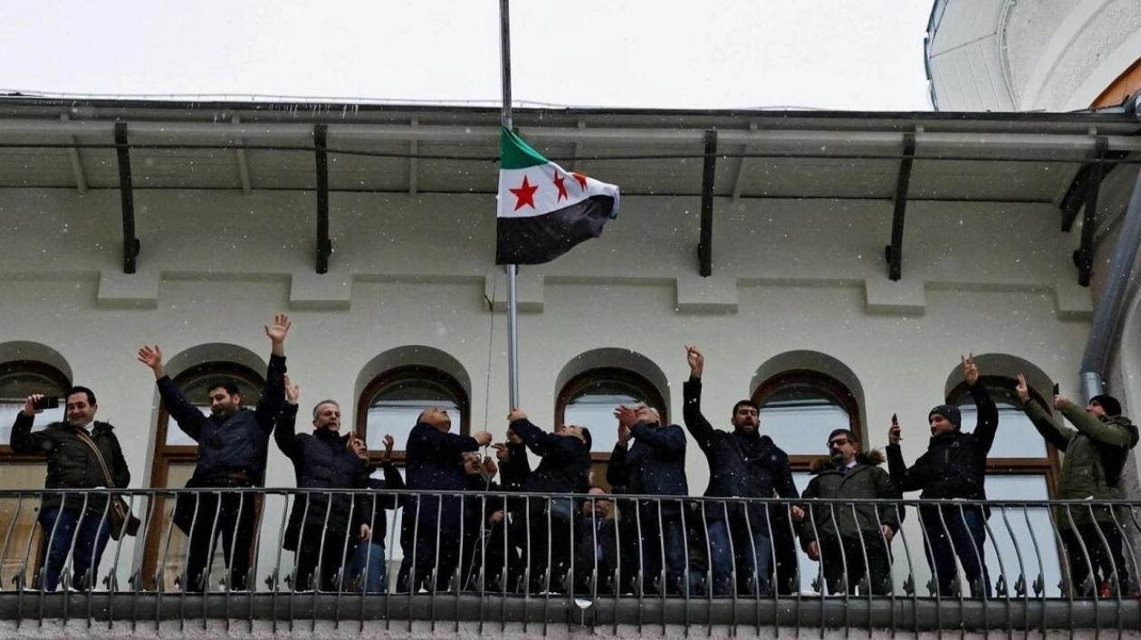 Syrian Rebel Flag Hoisted Over Moscow Embassy